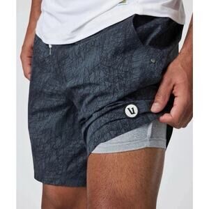 Vuori Kore Short Lined 7” Size Small Charcoal Scribble Black Gray Shorts READ
